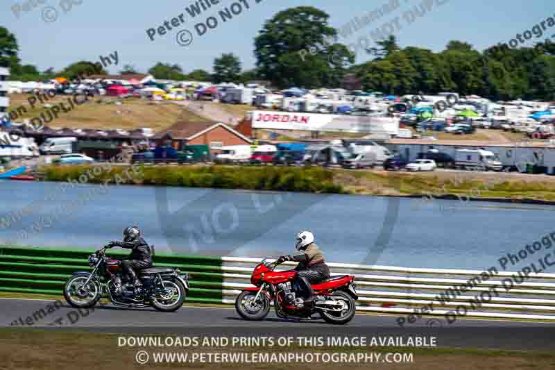 Vintage motorcycle club;eventdigitalimages;mallory park;mallory park trackday photographs;no limits trackdays;peter wileman photography;trackday digital images;trackday photos;vmcc festival 1000 bikes photographs